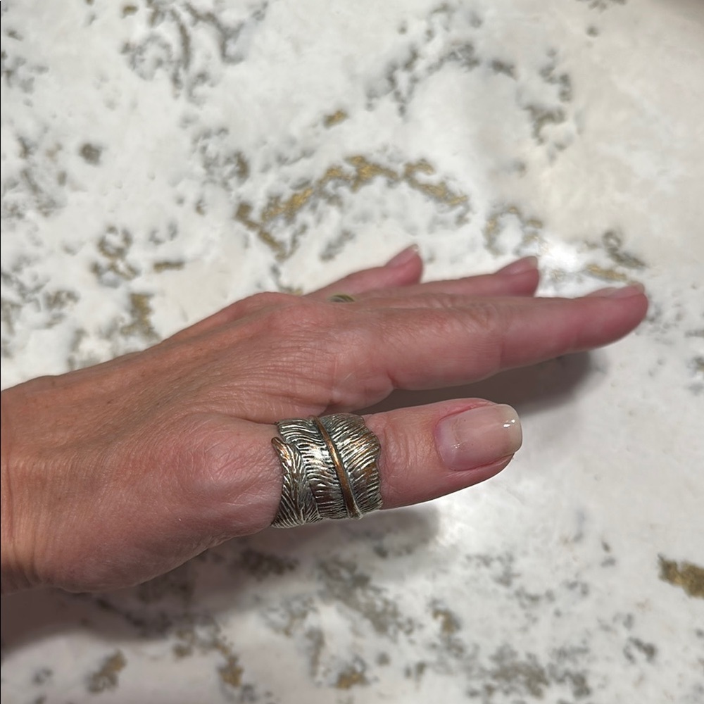 Elegant Silver Textured Women's Ring